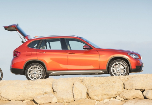 BMW X1 универсал оранжевый боковой правый
