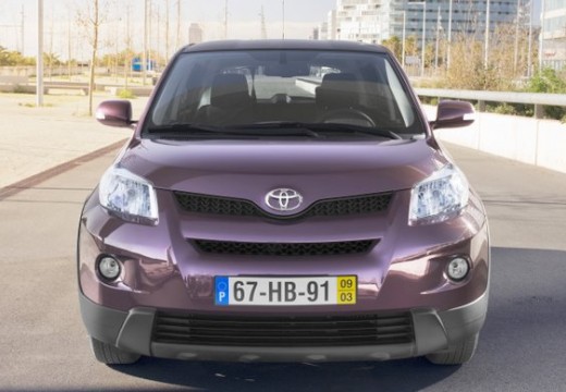 Toyota Urban Cruiser хэтчбек фиолетовый передний