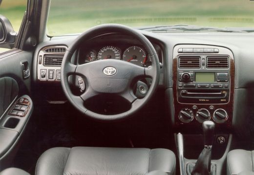 Toyota Avensis 2.0 VVT-i Sol Hatchback Liftback II 150KM (benzyna)