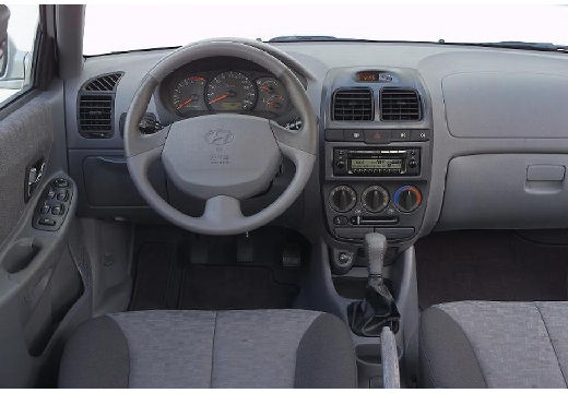 HYUNDAI Accent 1.5 Middle klm Hatchback III 90KM (benzyna)