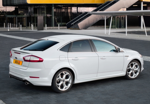 Ford Mondeo 2 0 Gold X Plus Hatchback Vii 145km 2017 Ford Mondeo Vii Hatchback Biały Tylny Prawy