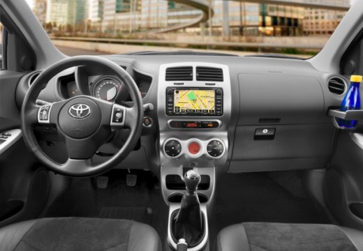 Toyota Urban Cruiser хэтчбек приборная панель