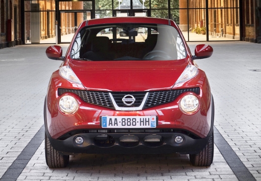 NISSAN Juke I hatchback czerwony jasny przedni