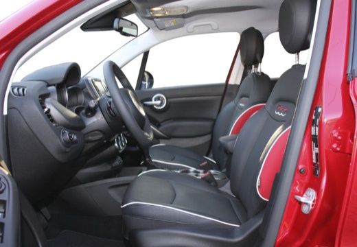 FIAT 500 hatchback czerwony jasny wnętrze