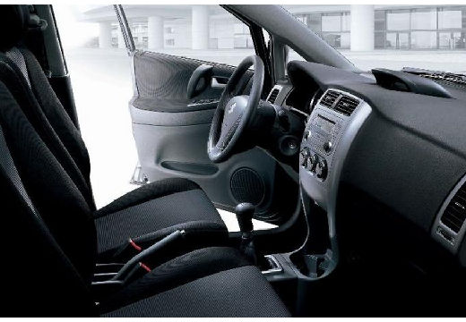 SUZUKI Liana sedan wnętrze