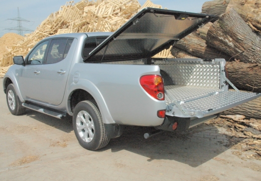 MITSUBISHI L 200 III pickup silver grey tylny lewy