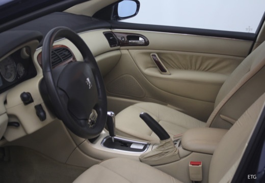 PEUGEOT 607 II sedan wnętrze