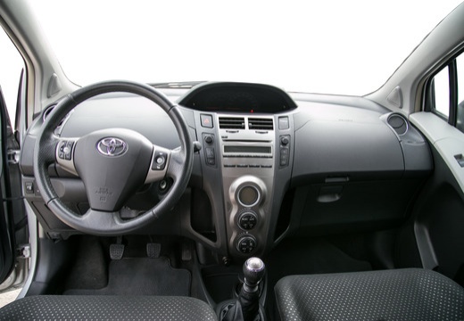 Toyota Yaris IV hatchback tablica rozdzielcza