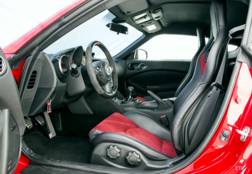 NISSAN 370 Z coupe wnętrze