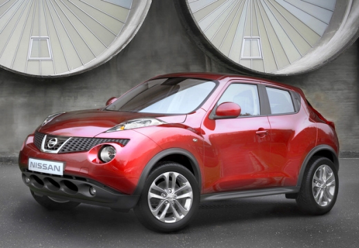 NISSAN Juke I hatchback czerwony jasny przedni lewy