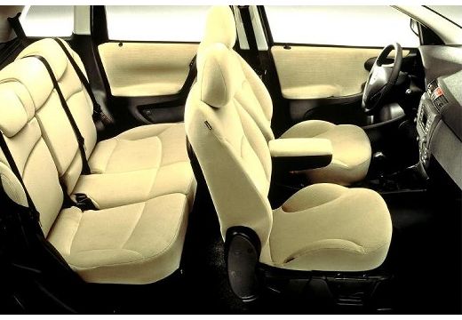 FIAT Stilo II hatchback wnętrze