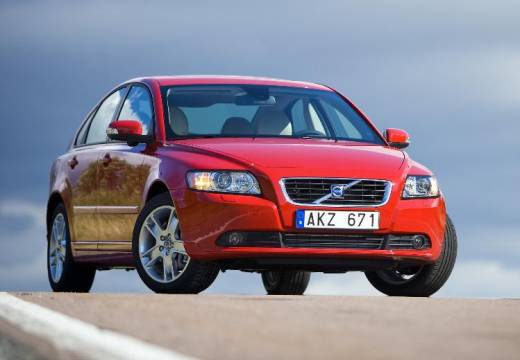 VOLVO S40 V sedan czerwony jasny przedni prawy