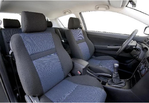 Toyota Corolla VII hatchback wnętrze