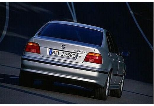 BMW Seria 5 E39 sedan silver grey tylny prawy