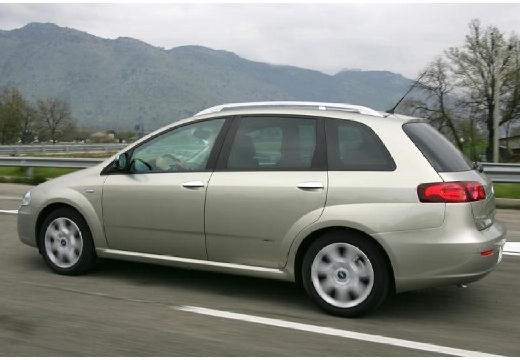 FIAT Croma kombi silver grey tylny lewy