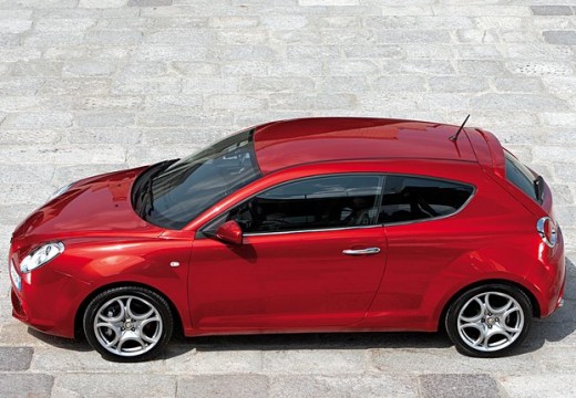 ALFA ROMEO MiTo hatchback czerwony jasny boczny lewy