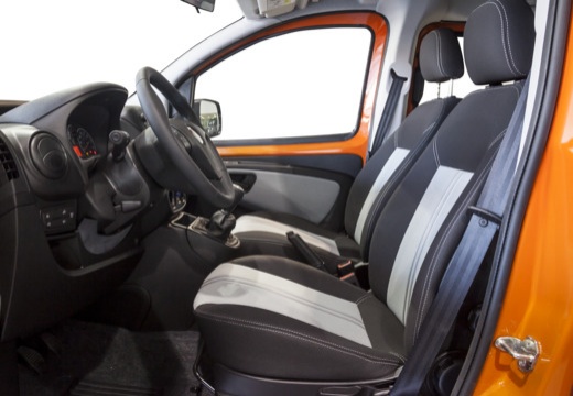 FIAT Fiorino Qubo kombi pomarańczowy wnętrze