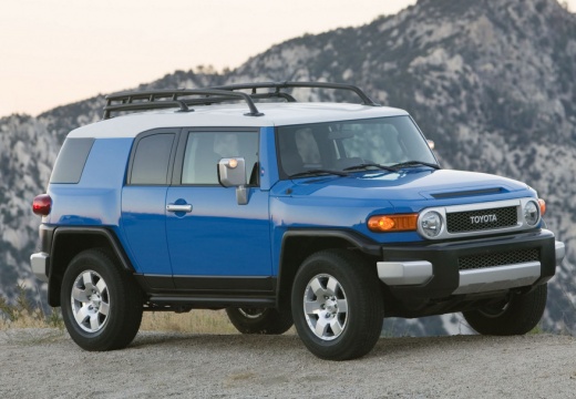 Toyota FJ Cruiser kombi niebieski jasny przedni prawy