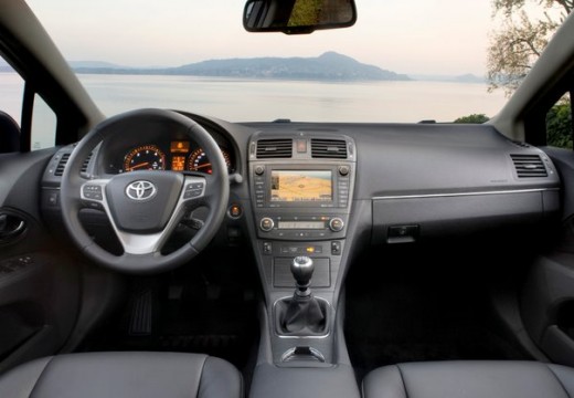 Toyota Avensis 2.0 Premium EU5 MS Sedan V 152KM (benzyna)