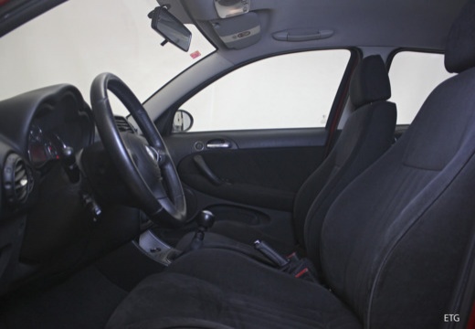 ALFA ROMEO 147 II hatchback wnętrze