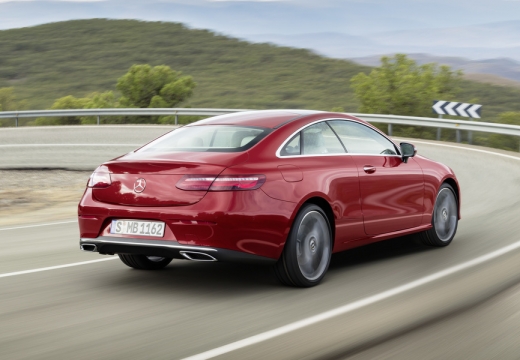 MERCEDES-BENZ Klasa E coupe czerwony jasny tylny prawy