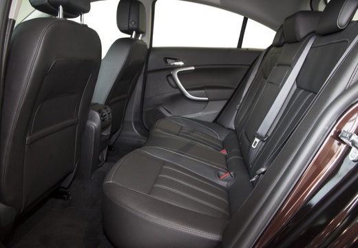OPEL Insignia II hatchback wnętrze