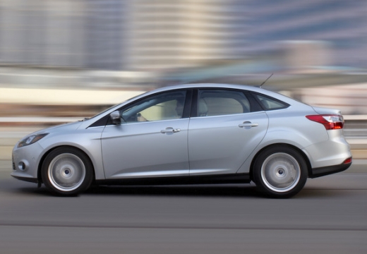FORD Focus V sedan silver grey boczny lewy