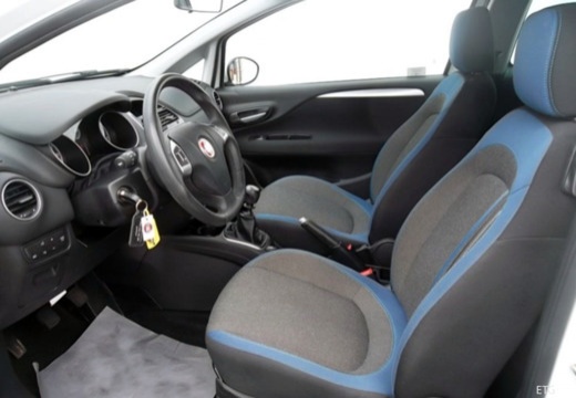 FIAT Punto hatchback wnętrze