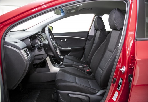 HYUNDAI i30 IV hatchback czerwony jasny wnętrze