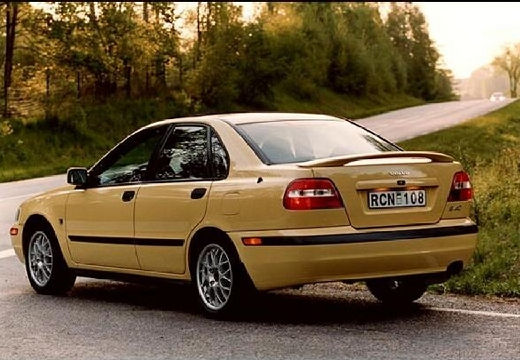 VOLVO S40 III sedan żółty tylny lewy