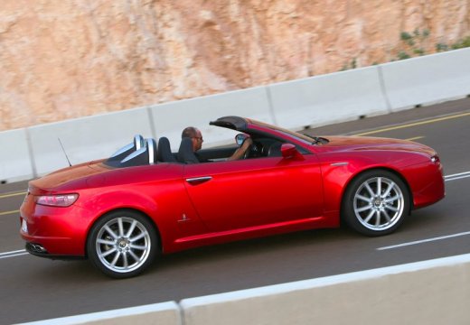 ALFA ROMEO Spider V kabriolet czerwony jasny boczny prawy