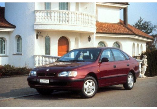 Toyota Carina E 2.0 GLi aut Hatchback Liftback 133KM (benzyna)