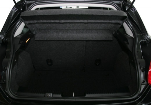 FIAT Bravo II hatchback czarny przestrzeń załadunkowa