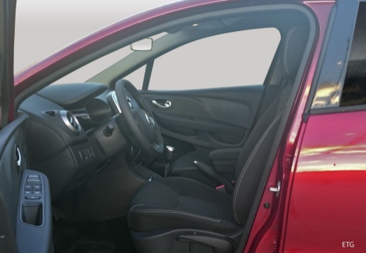 RENAULT Clio hatchback wnętrze
