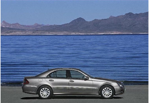 MERCEDES-BENZ Klasa E W 211 II sedan silver grey boczny prawy