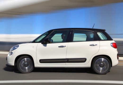 FIAT 500 L I hatchback biały boczny lewy