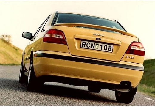 VOLVO S40 III sedan żółty tylny lewy