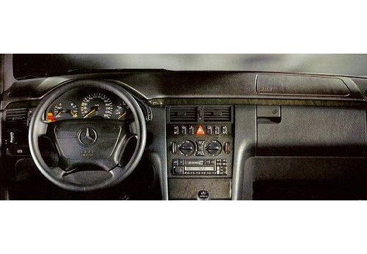 MERCEDES-BENZ E 250 T TD Classic Kombi S 210 I 2.5 150KM (diesel)