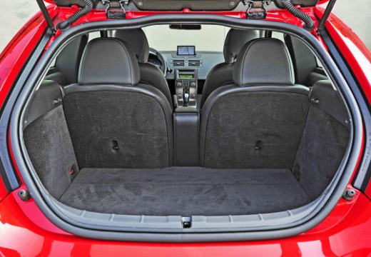 VOLVO C30 I hatchback przestrzeń załadunkowa