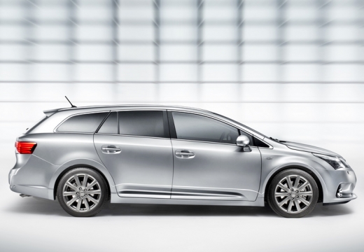 Toyota Avensis VI kombi silver grey boczny prawy