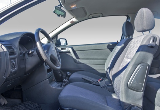 OPEL Astra II hatchback wnętrze