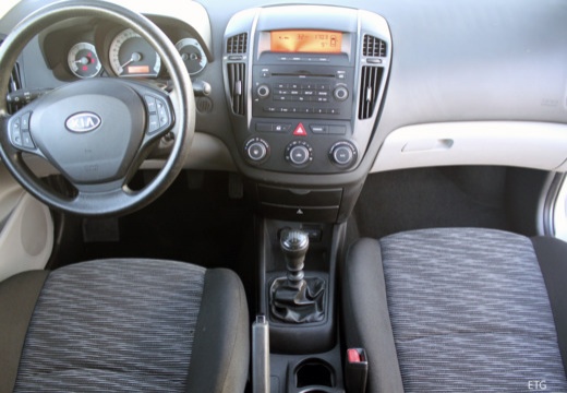 KIA Ceed Proceed II hatchback tablica rozdzielcza