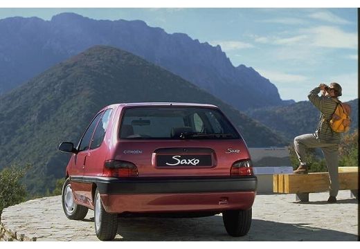 CITROEN Saxo hatchback czerwony jasny tylny