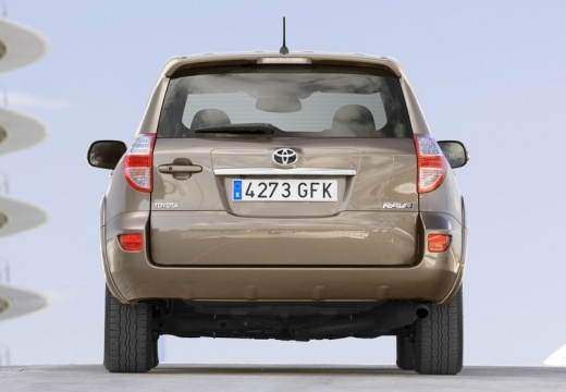 Toyota RAV4 V kombi beige tylny