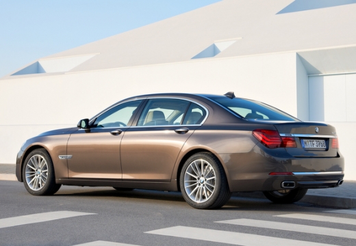 BMW Seria 7 sedan brązowy tylny lewy