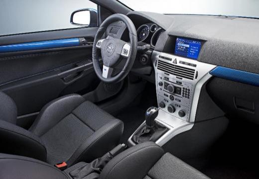 OPEL Astra III GTC II hatchback niebieski jasny wnętrze