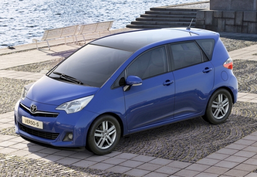 Toyota Verso-S hatchback niebieski jasny przedni lewy