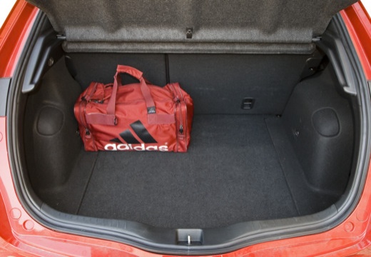 HONDA Civic VII hatchback przestrzeń załadunkowa