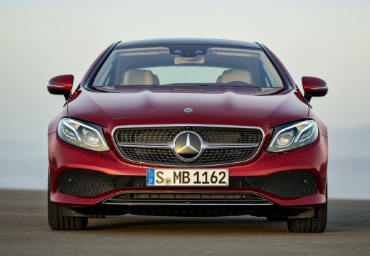 MERCEDES-BENZ Klasa E coupe czerwony jasny przedni