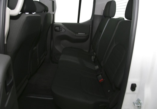 NISSAN Navara III pickup wnętrze
